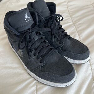 Nike Dark Gray Sneakers Classic Mid-Top Design